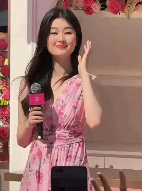 乔欣婚后首曝豪宅！晒衣帽间引惊叹：这竟是豪门日常？​​​