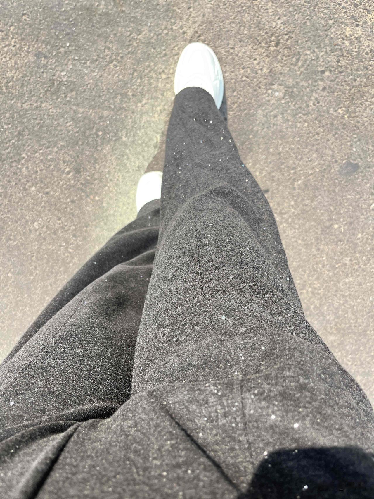 我今年50多岁了，腿太粗了，就不喜欢穿裤子，喜欢穿裙子。但是今天我穿上了我新