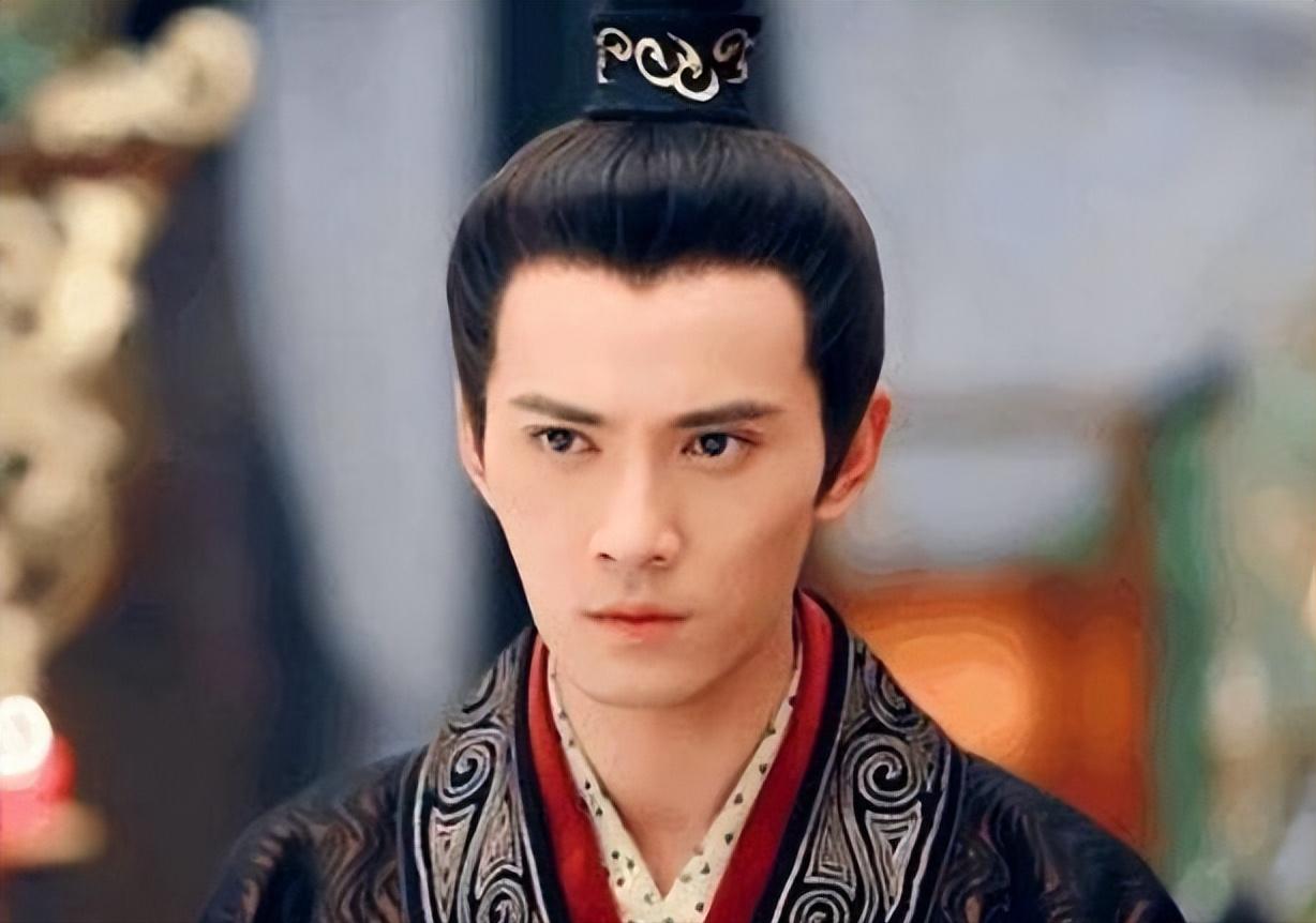 元狩五年（前118年），卫青正在吃饭，李敢踹门而入，愤怒地说：“大将军欺人太甚，