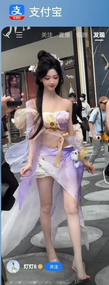 支付宝进入了短视频赛道，不过以其短视频现在的水准估计难以站稳脚跟，更别说挑战抖音