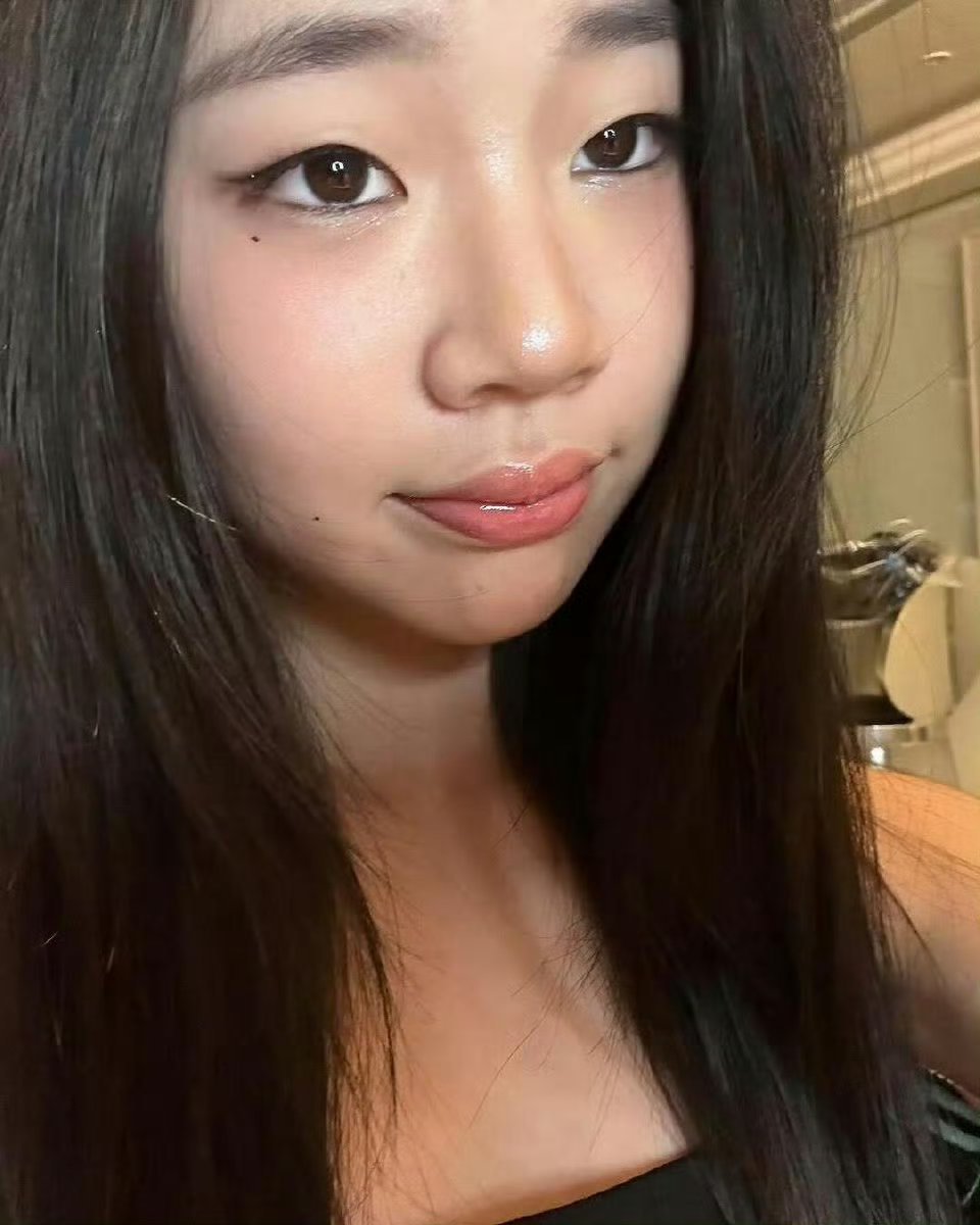 小S小女儿长大了我天也变好看了他家基因好神奇越大越好看，骨相好，小头小脸长骨架