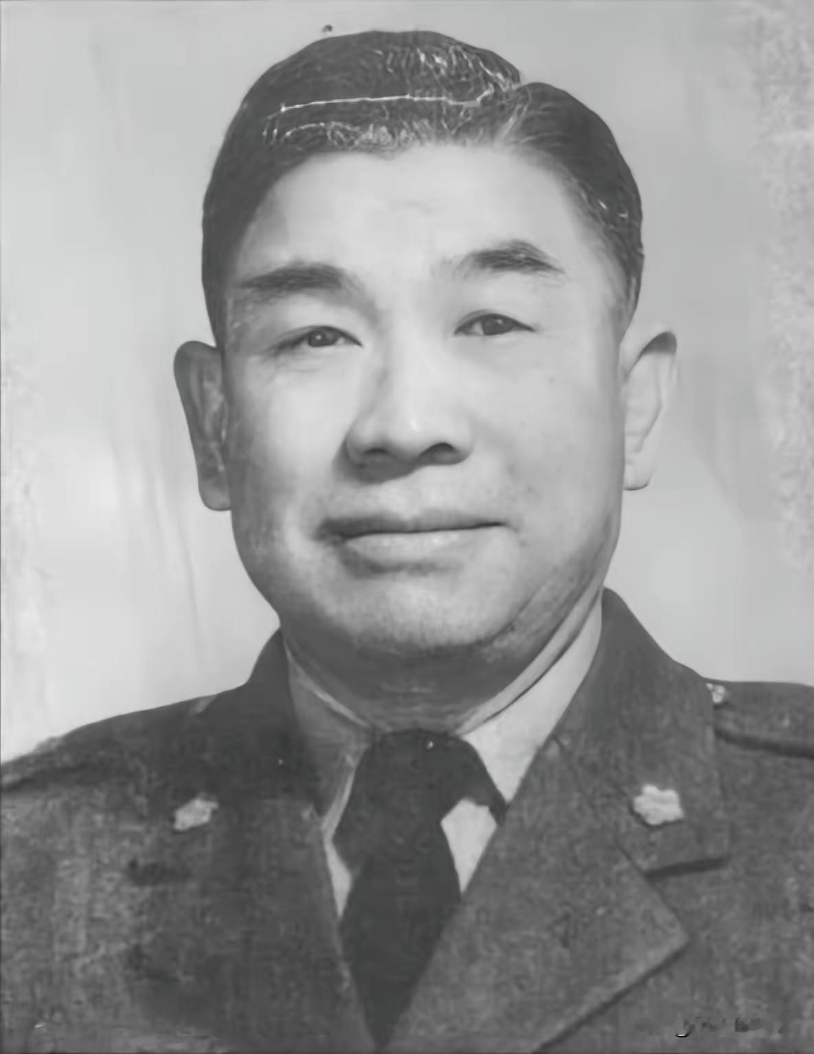 1948年陈官庄绝境！重伤军长坐等专机逃命，却被中将抢座：乱世丑态尽显19