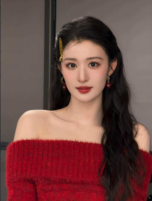 1.马丽和她老公一直是女主外男主内的相处模式，她老公常年深耕话剧领域，收入不算高