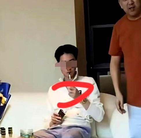 真有点意思，国内网友吵翻天，国外媒体却一片叫好。22岁的吴宜泽，成了斯诺克世