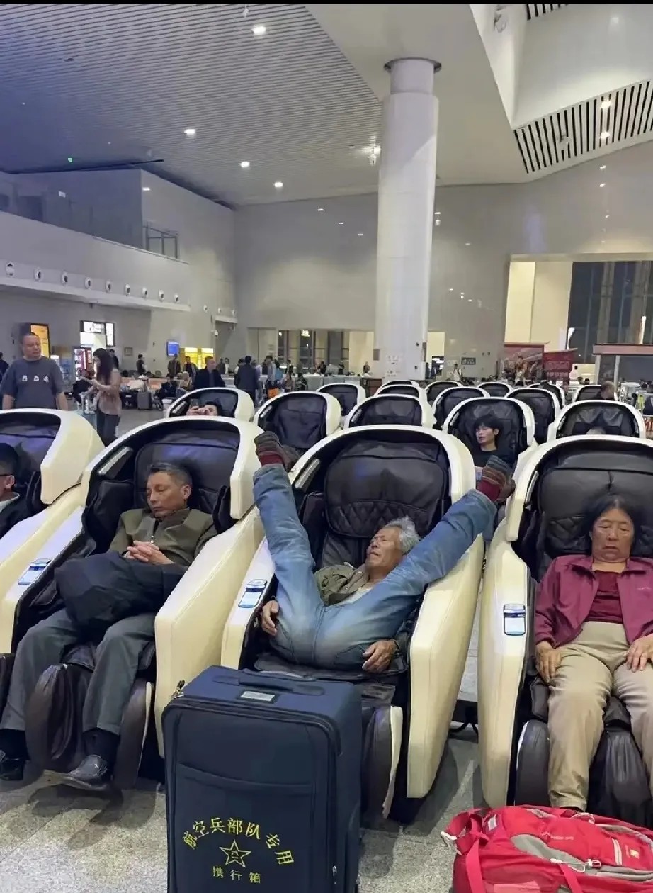 什么怪异动作？