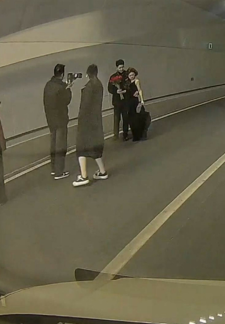 真是人才！隧道里干这个？？​​​