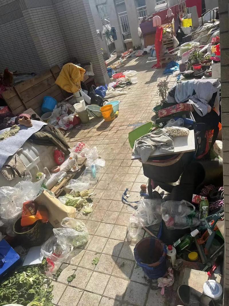 小区成立业委会本是为了维护业主权益，但有些业委会却把小区搅得一团糟。之前我听说有