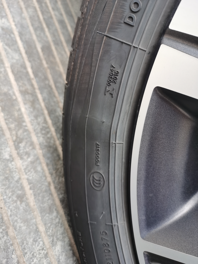 轮胎鼓包有必要换新吗前轮轮胎轻微鼓包，有必要换新吗？换一个要多少钱。今天打气的