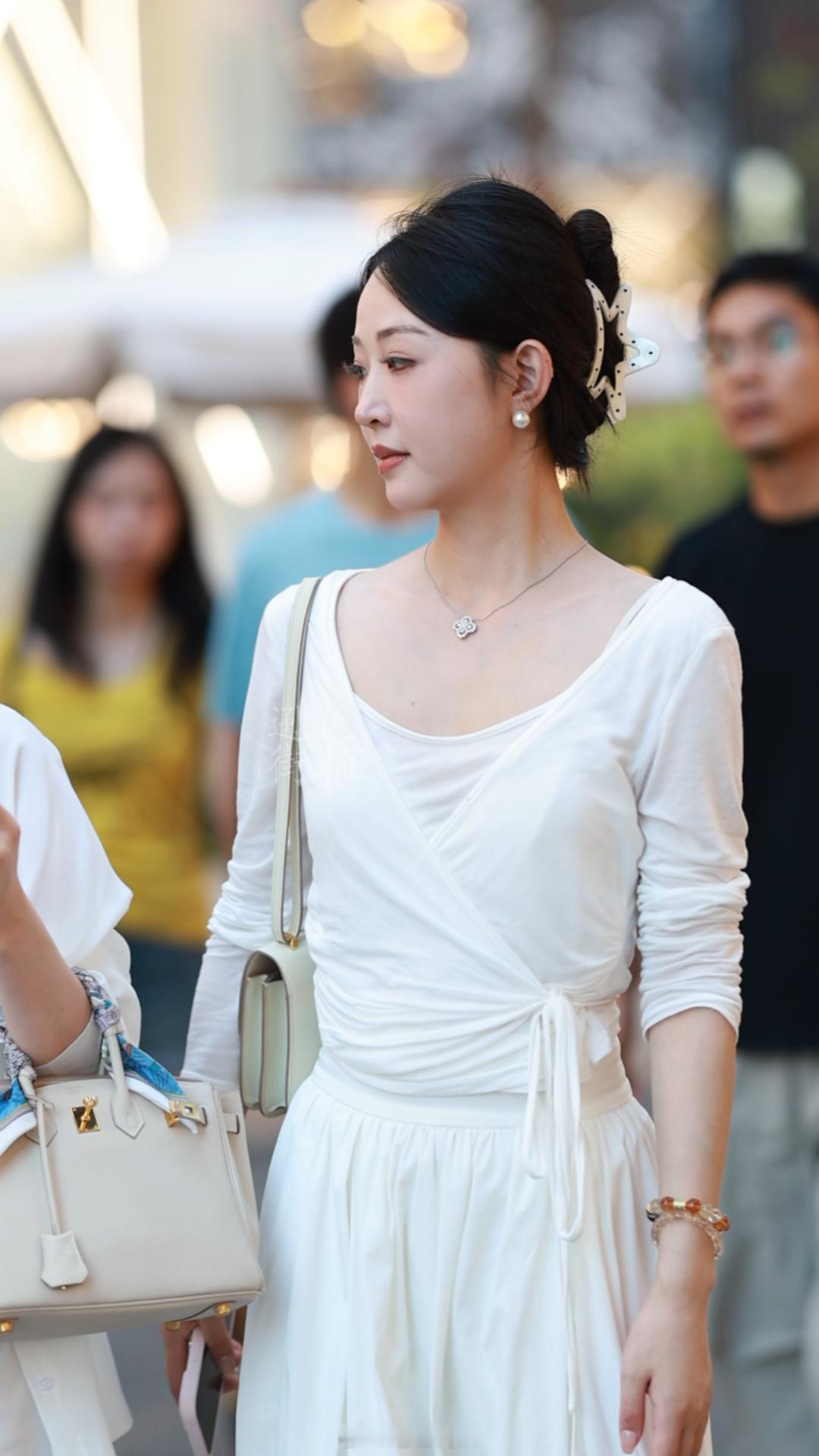 【成都街拍】你会爱上哪个小姐姐？丨摄影拍照每日穿搭