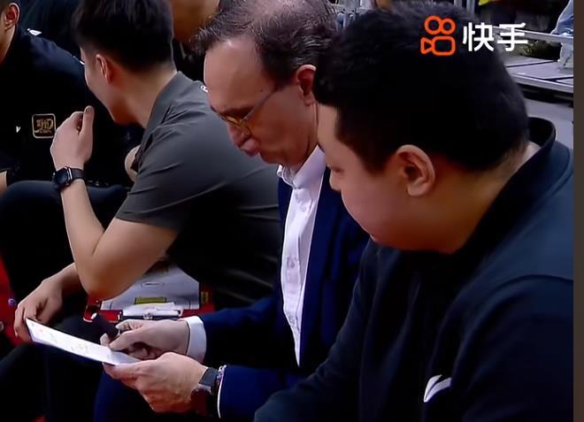 乌戈真是杜锋的苦主啊！乌戈作为辽宁队主教练率队与广东队交手了四次，而这四次与广东