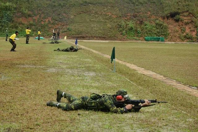 早期越南人民军国家射击队装备的比利时FNC步枪该枪精度高，越南人在东盟射击比赛