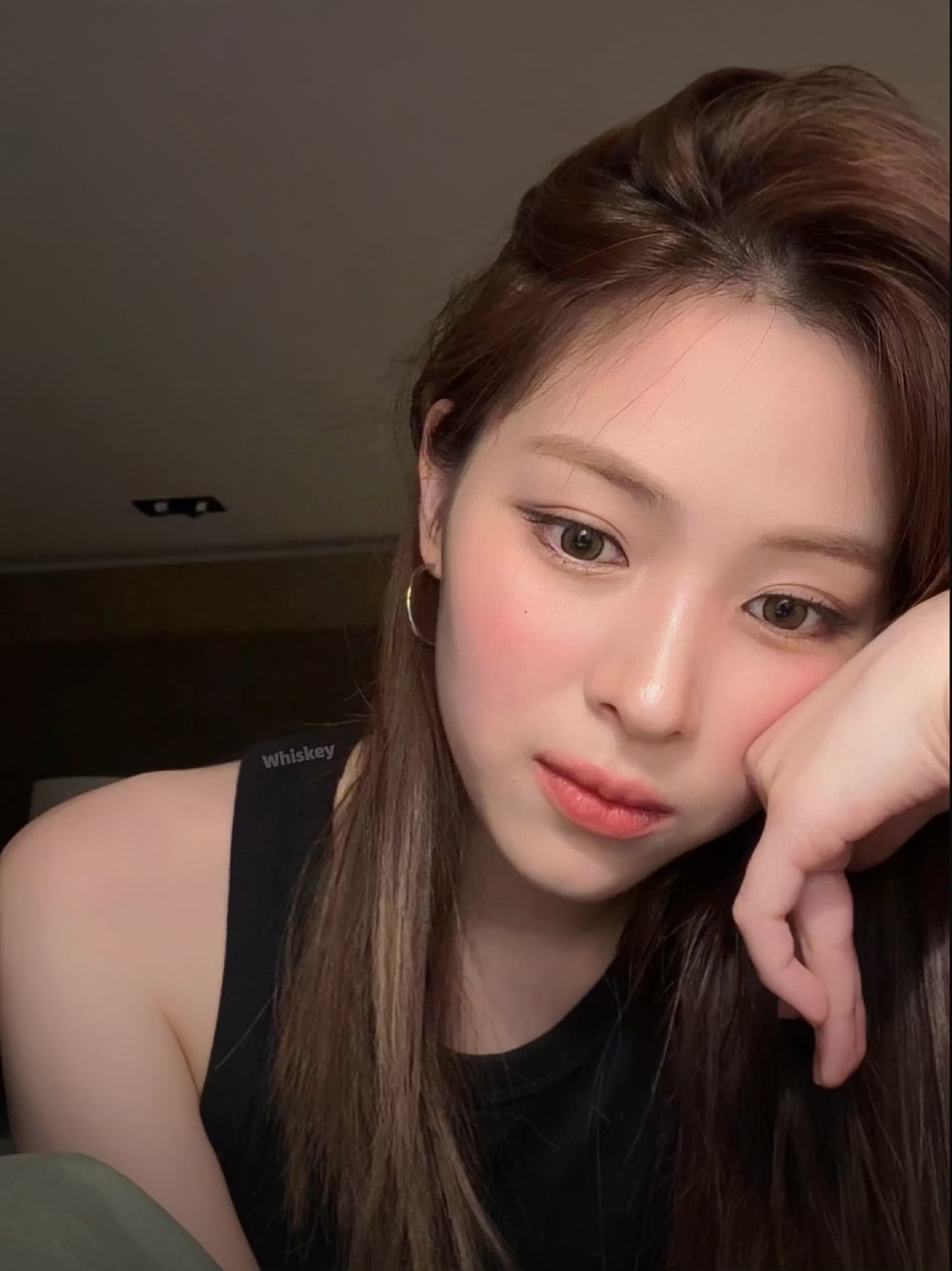 申留真夜晚听我诉说心事的姐姐[点赞]​​​