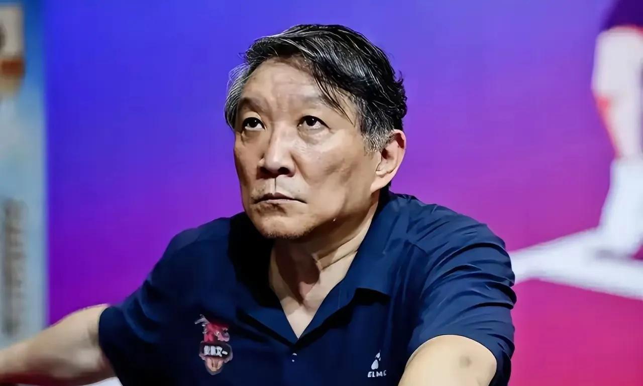 你对宫鲁鸣辞职的话怎么看？现场全网呼声一片，要求宫导辞职。媒体人的看法，不支