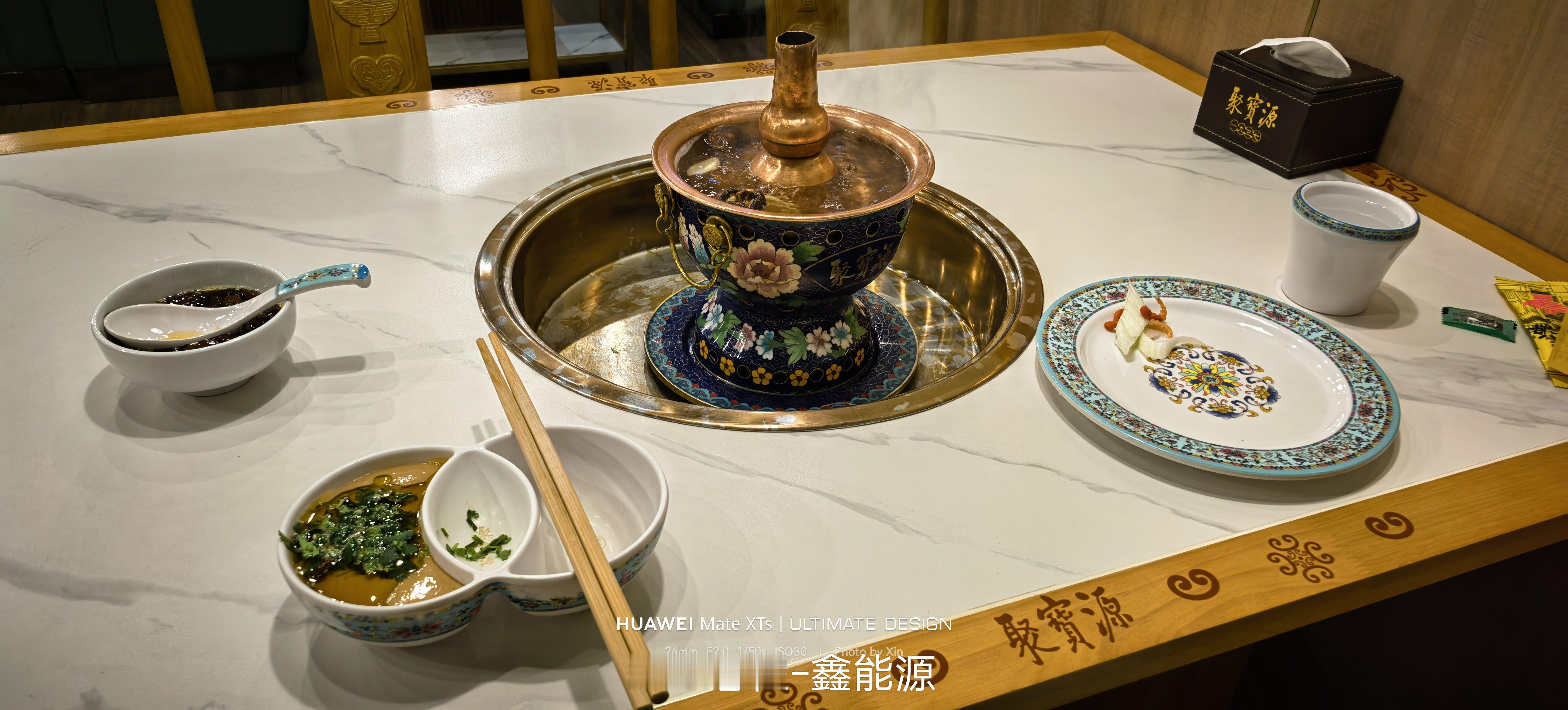 看完电影来吃火锅，然后第一次用这么大的杯子喝可乐这个看着就霸气