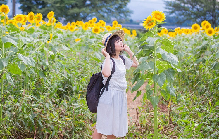女人刚恋爱时，对你会特别热情，但凡收到你的消息，都会秒回，从不让你久等。只要和