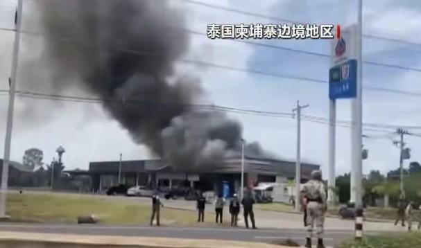 柬埔寨和泰国打的正火热，老挝突然也加入了战斗，现在的局势是，整个南亚乱成了