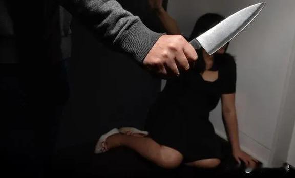 新疆阿克苏，女子与丈夫离婚后因孩子抚养权问题一直矛盾不断，女子找来闺蜜出谋划策，
