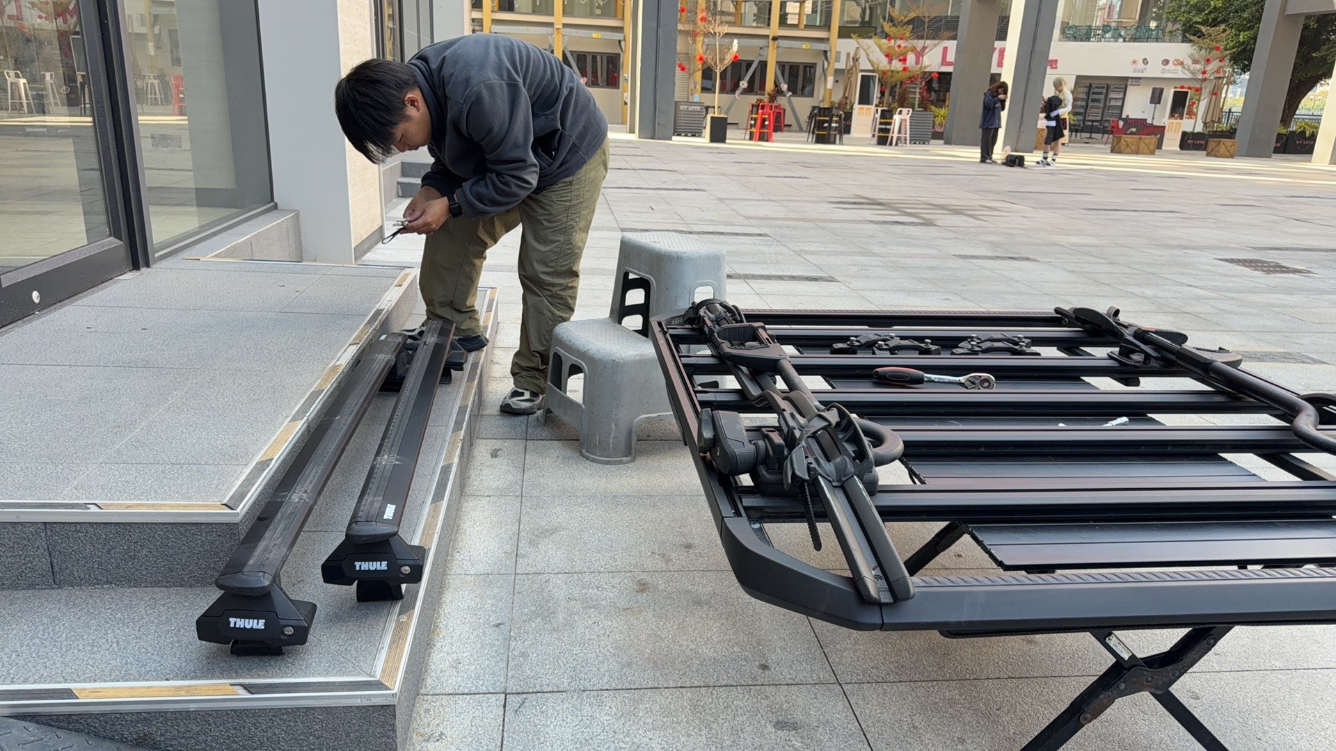 i8回家啦！把车顶行李架还原一下~最后臭美一下吧理想i8