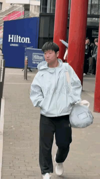 国乒开始上训了，刚刚落地伦敦不到12个小时，莎莎便开启了训练模式，看着一