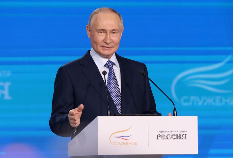 特朗普“和平委员会”爆火，35国抢着进，俄砸10亿买单：从美国冻结的资产