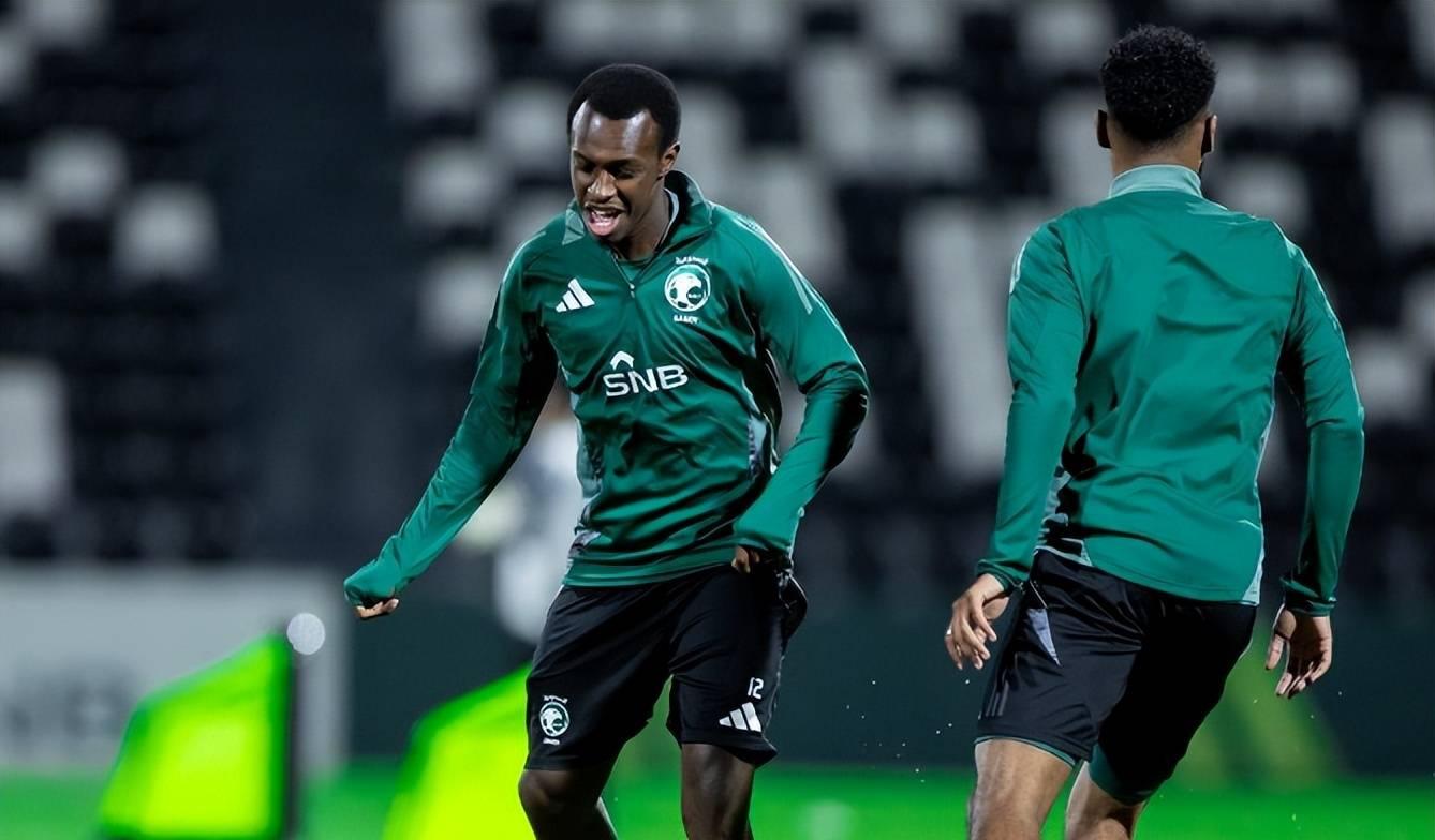 国足战沙特遇利好,对方主力卡努或将伤缺