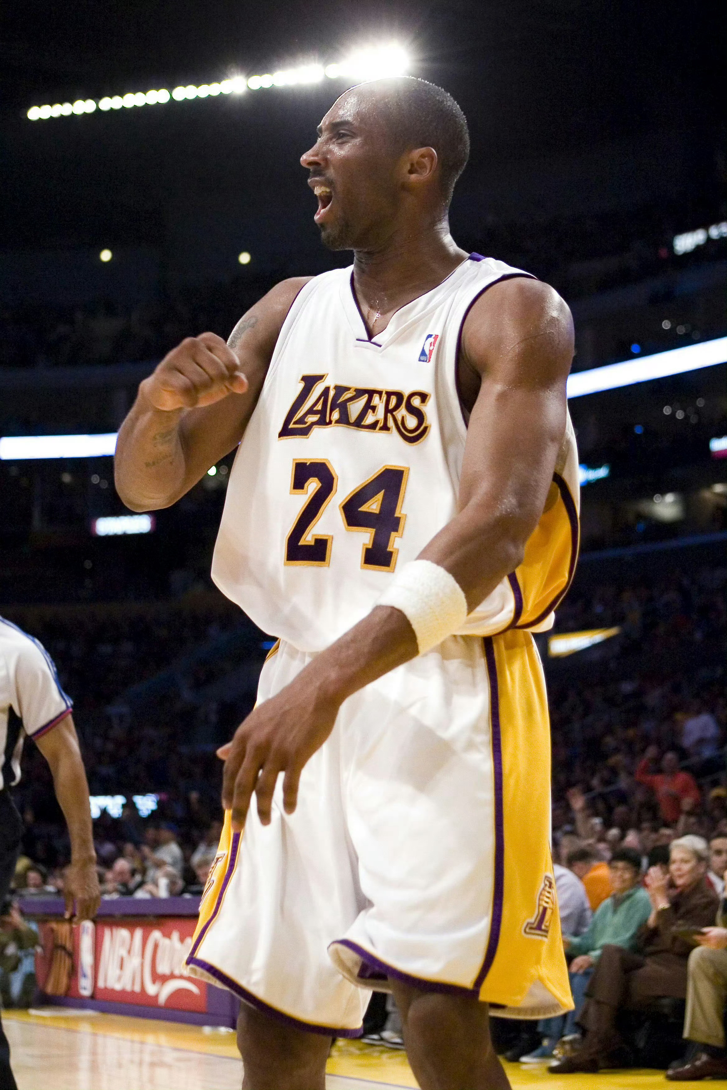 把自己活成一束光，自信坦荡，光芒万丈，让靠近的人都温暖❤科比退役的第3626天&