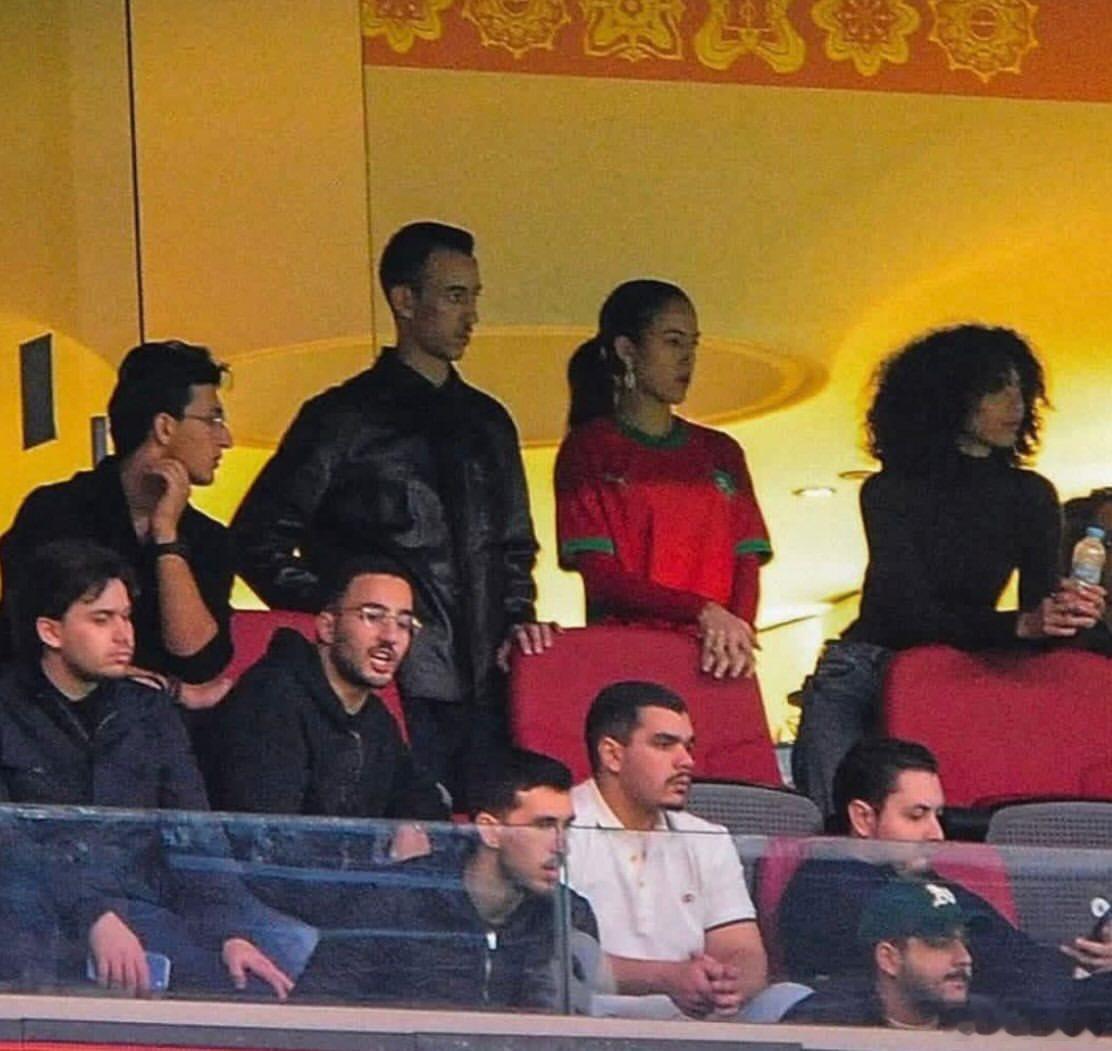 摩洛哥王室🇲🇦1月5日，穆莱·哈桑王储和拉拉·卡哈迪加公主、母亲萨尔玛·贝