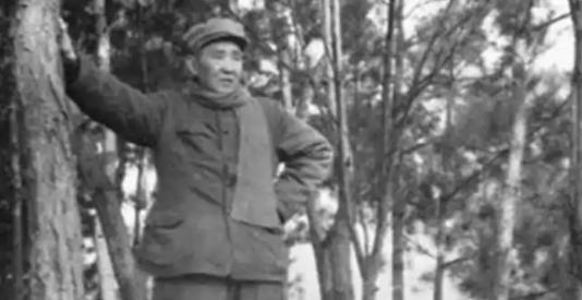 八路军旅长不当了，跑去给石友三当团长。后来石友三当汉奸，他又跑。再后来跟着孙良诚