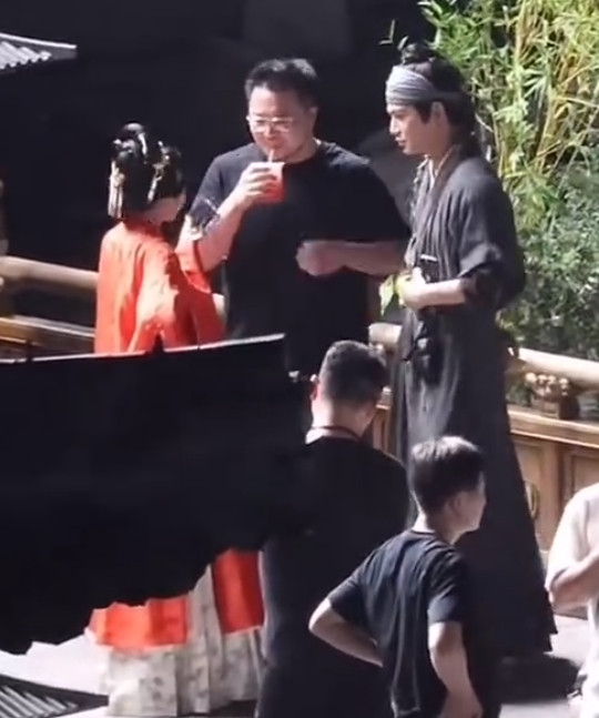 宋祖儿探班丁禹兮