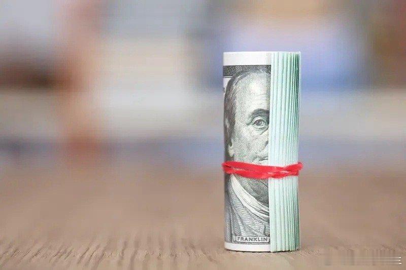 美国政府真的越来越危险了，截至目前，美国国家债务总规模达到38.4万亿美元，据此