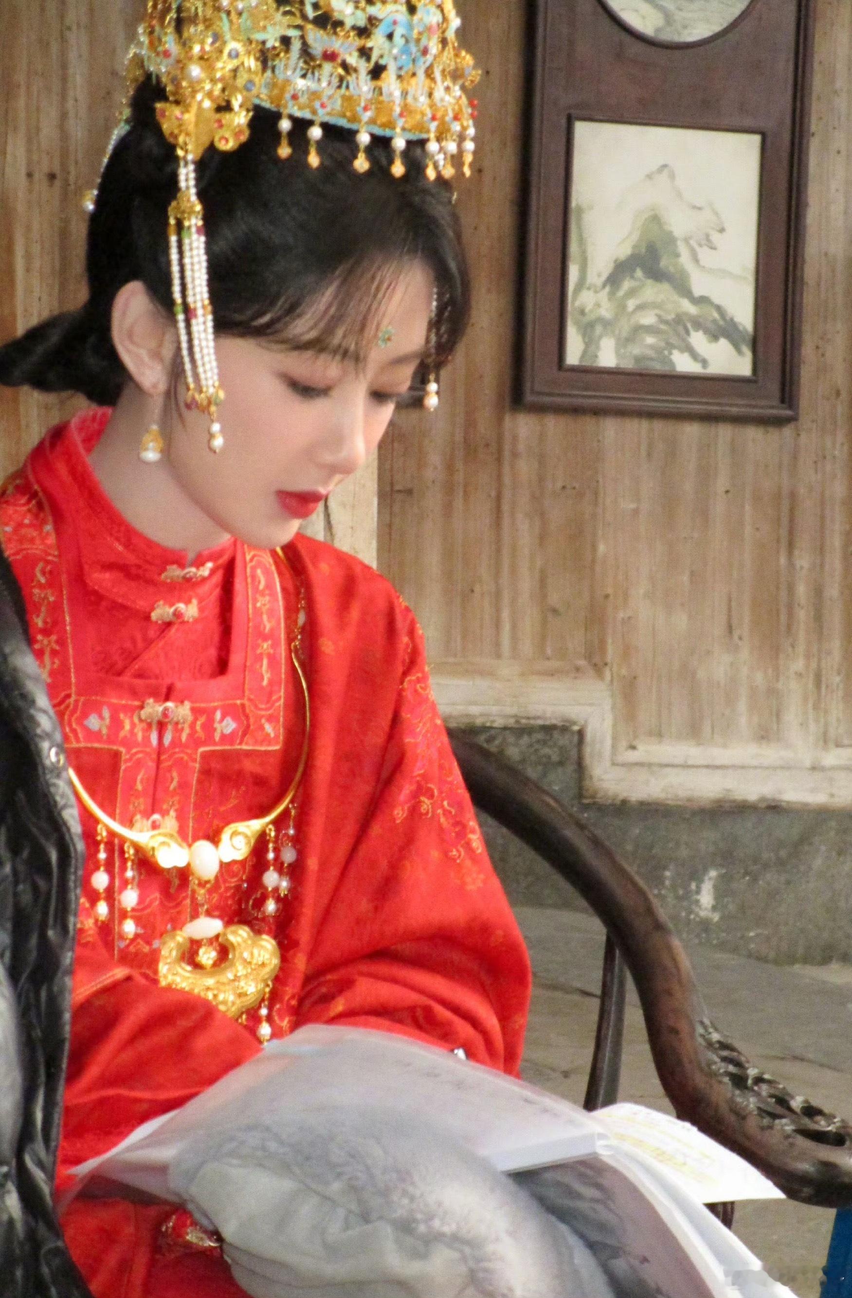 不是我真的搞不懂这事儿来龙去脉啊😅《家业》演员洪洋在评论区跟杨紫李现CP粉开玩