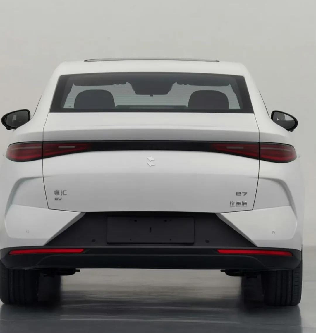 一个有意思的消息是，比亚迪干了件行业内早就该干、但一直没谁干成的聪明事。它新