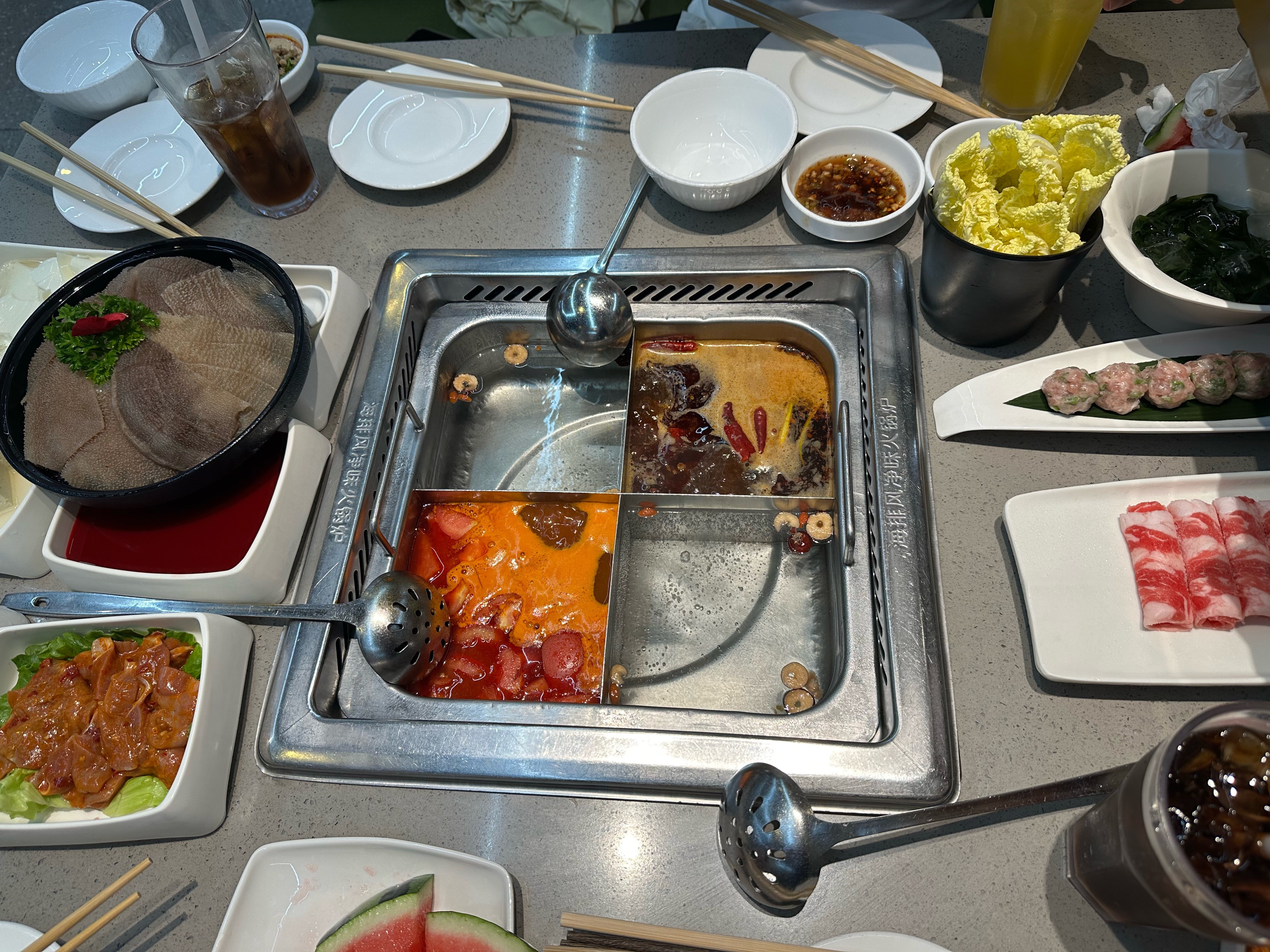 今天去吃了海底捞顺便做了一个免费的美甲