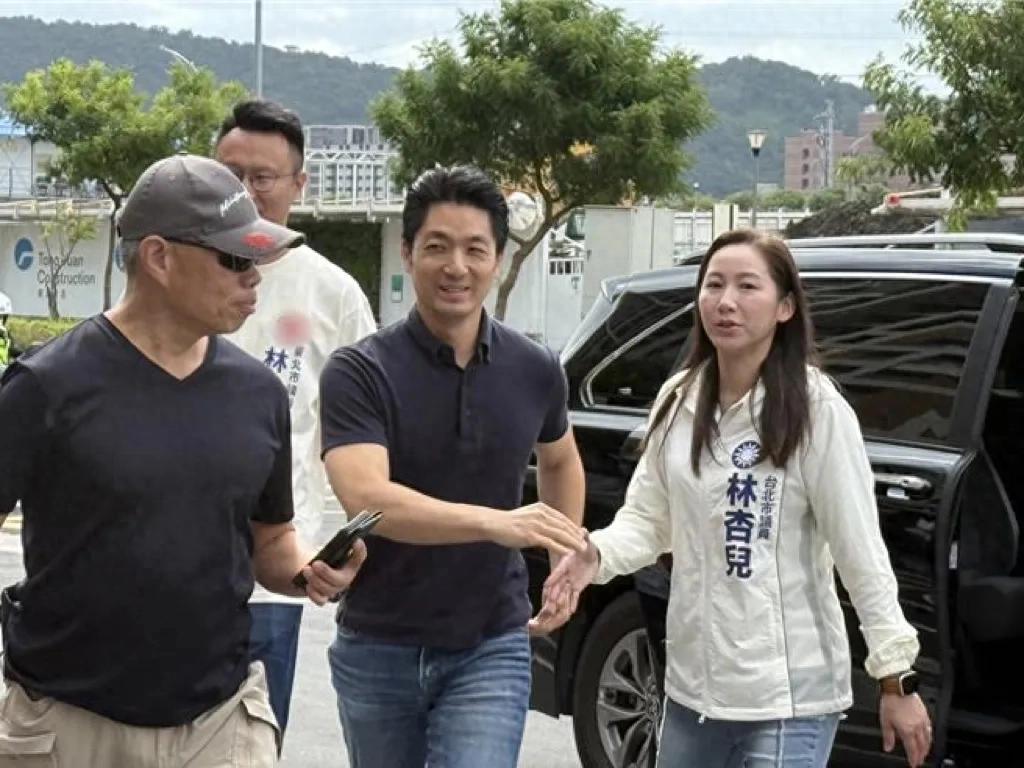 钟小平喊：蒋万安输就解散国民党 近日，民进党参选人沈伯洋投入台北市长选战时，