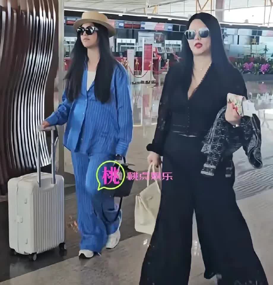 李湘气的都无语了，自己和女儿王诗龄本来打扮的美美的，闪亮机场，王诗龄却被