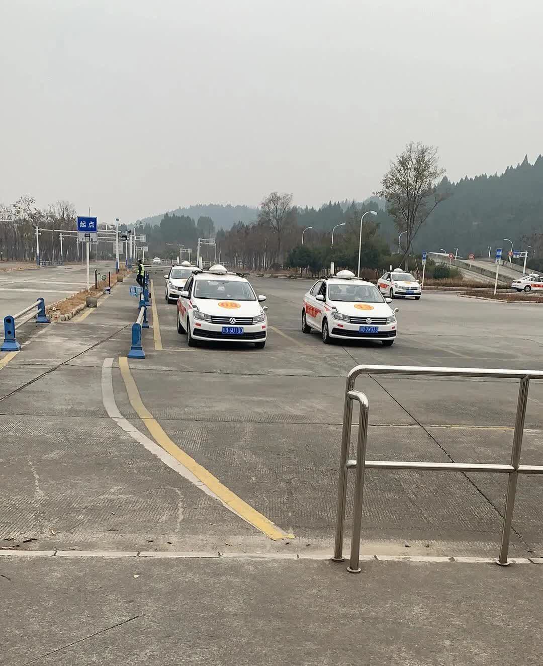 谁说年纪大就学不会开车？我用亲身经历证明：这简直是地狱难度！50岁报名考驾照，本