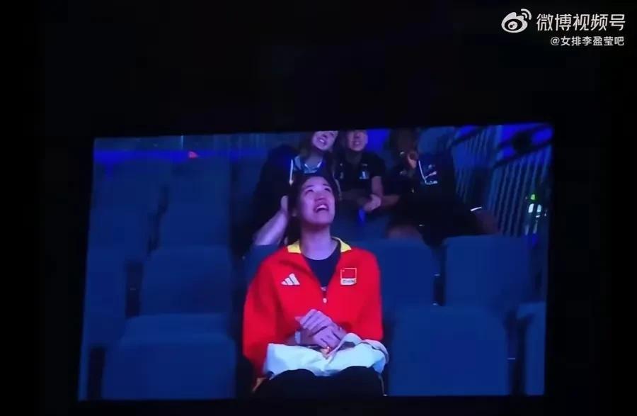 【李盈莹，这是急不可捺了】网上扒了张图，看到的是李盈莹昨晚到了北京，在中国女排