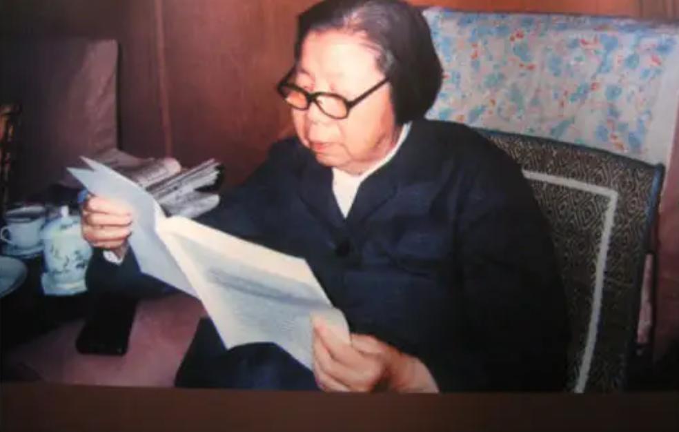 山西老红军，请邓颖超为丈夫证明身份，邓：这事只有毛主席才能办“邓大姐，我是石澹