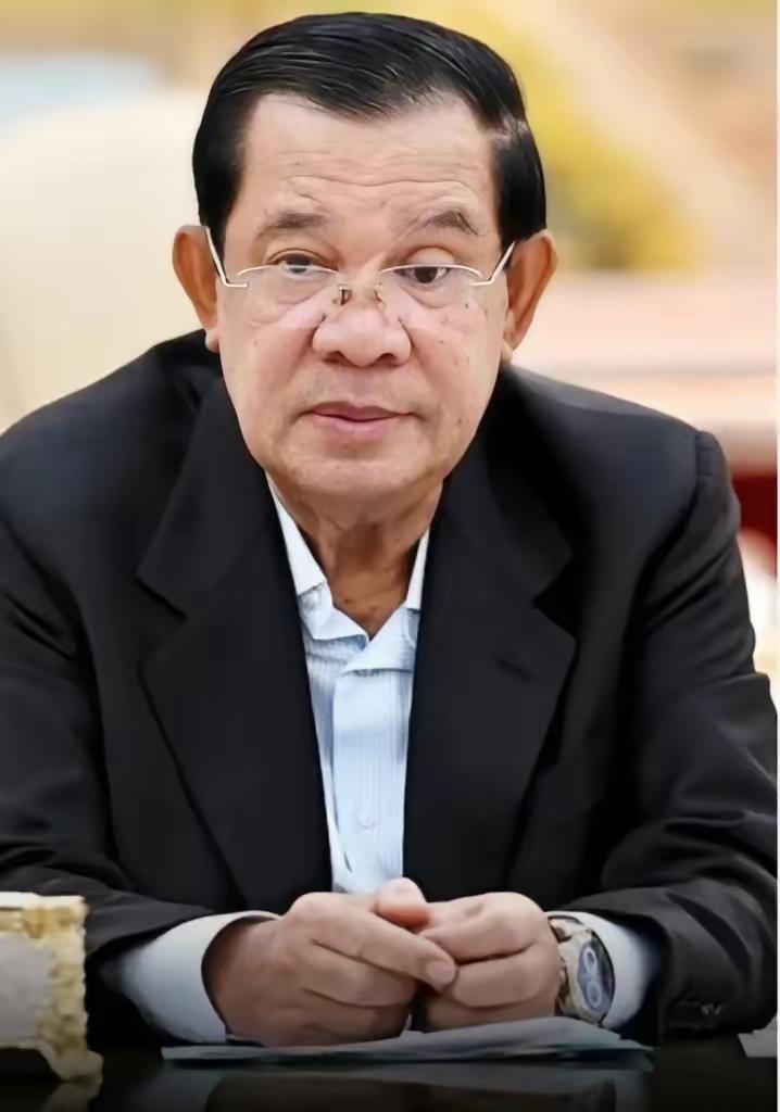 泰国的火炮轰得这么狠，是因为他们嗅到了最危险的信号：大国的雷达关机了。以前打狗还