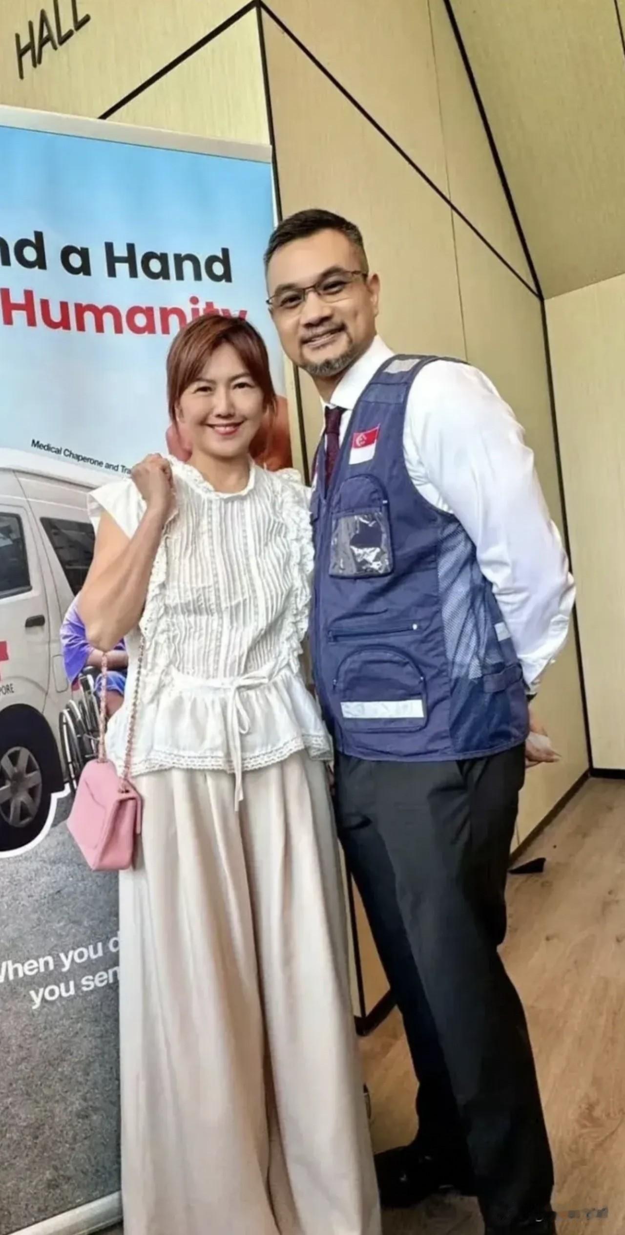 孙燕姿跟他老公纳迪姆真的是挺有夫妻脸的，两人真的是郎才女貌。孙燕姿自不用说了