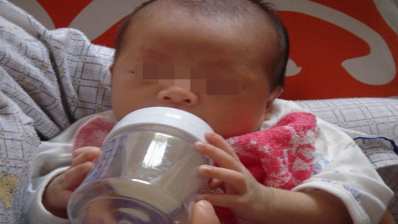 产妇因奶水不足愁坏了, 婆婆带来的这个东西让宝宝喝足奶, 真是下奶必备
