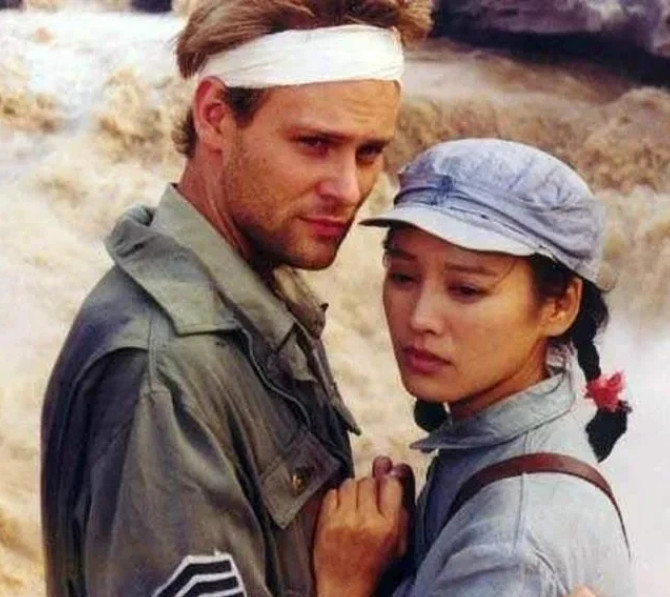1997年，25岁的宁静嫁给美国演员保罗，美国的婆婆就说了：“我们家有5000亩