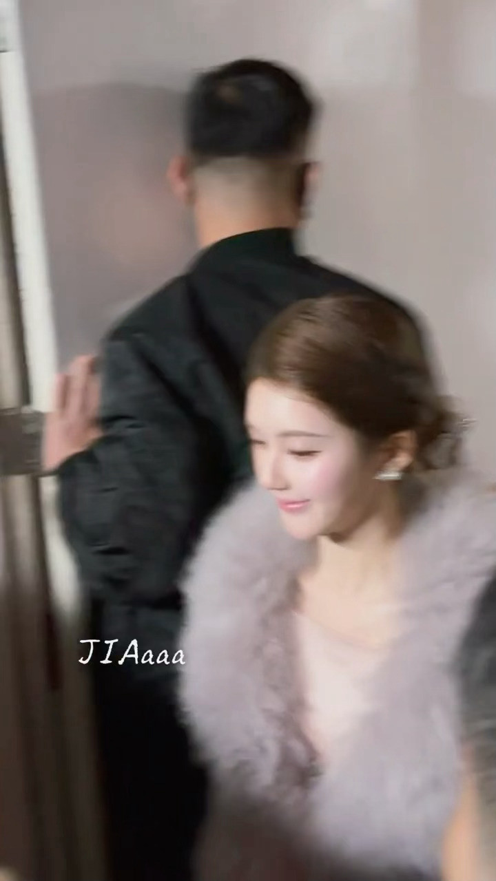 赵露思今日上班古早千金感