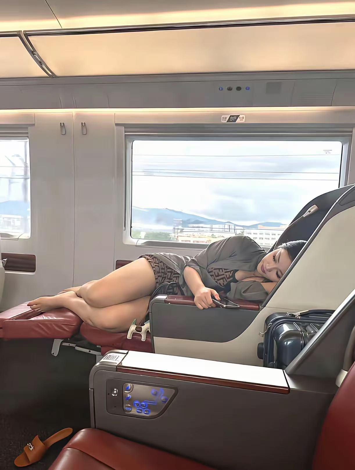 外面亮堂堂的能睡着吗？