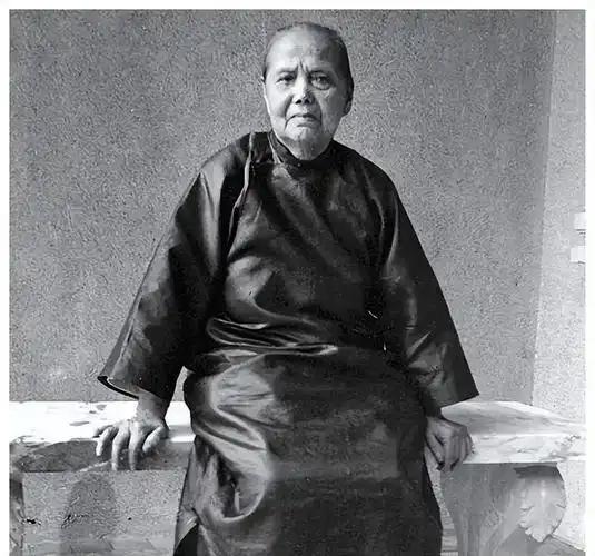 1915年，49岁的孙中山爱上了22岁的宋庆龄，他给原配妻子卢慕贞写信，请求结束