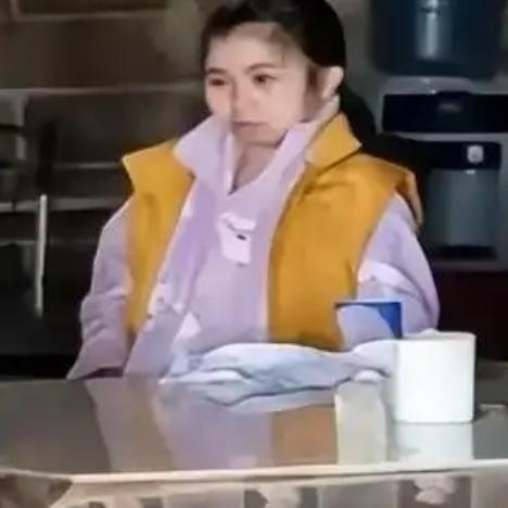 泪目！2019年，陕西一男子爱上了女网友，千里迢迢去表白，没想到，女孩是双腿残疾