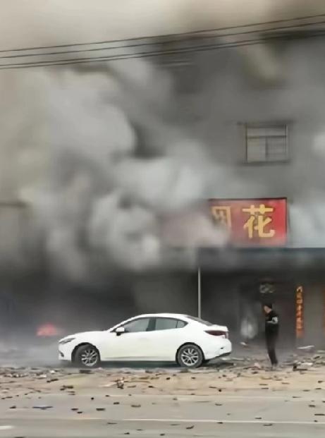 夫妻店，老板姓陈，当地网友透露，人很好，也没了！应该也是8、90后，看注册信息，