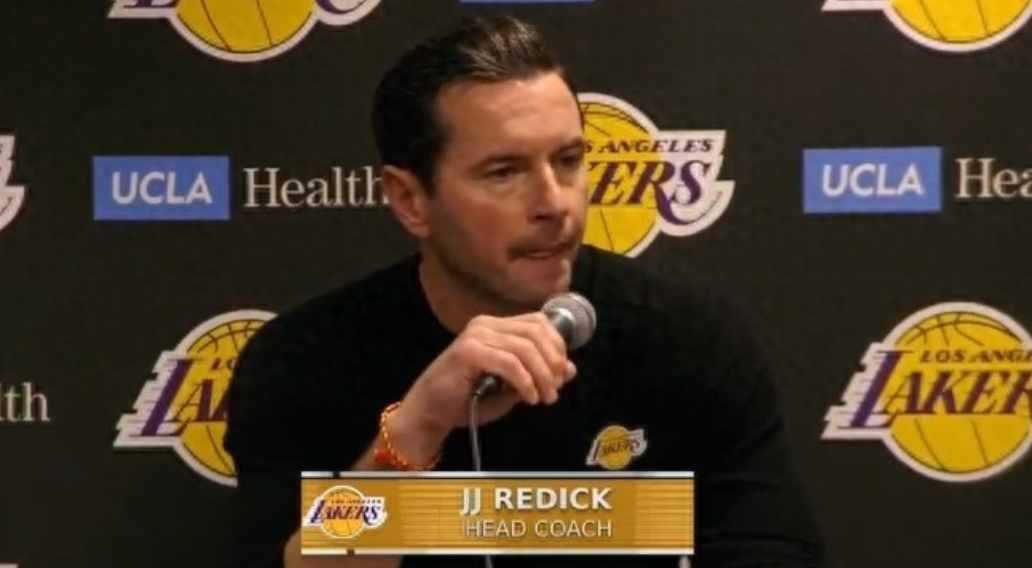 NBA常规赛，湖人102-122不敌老鹰，赛后雷迪克接受了媒体采访。当被问及本