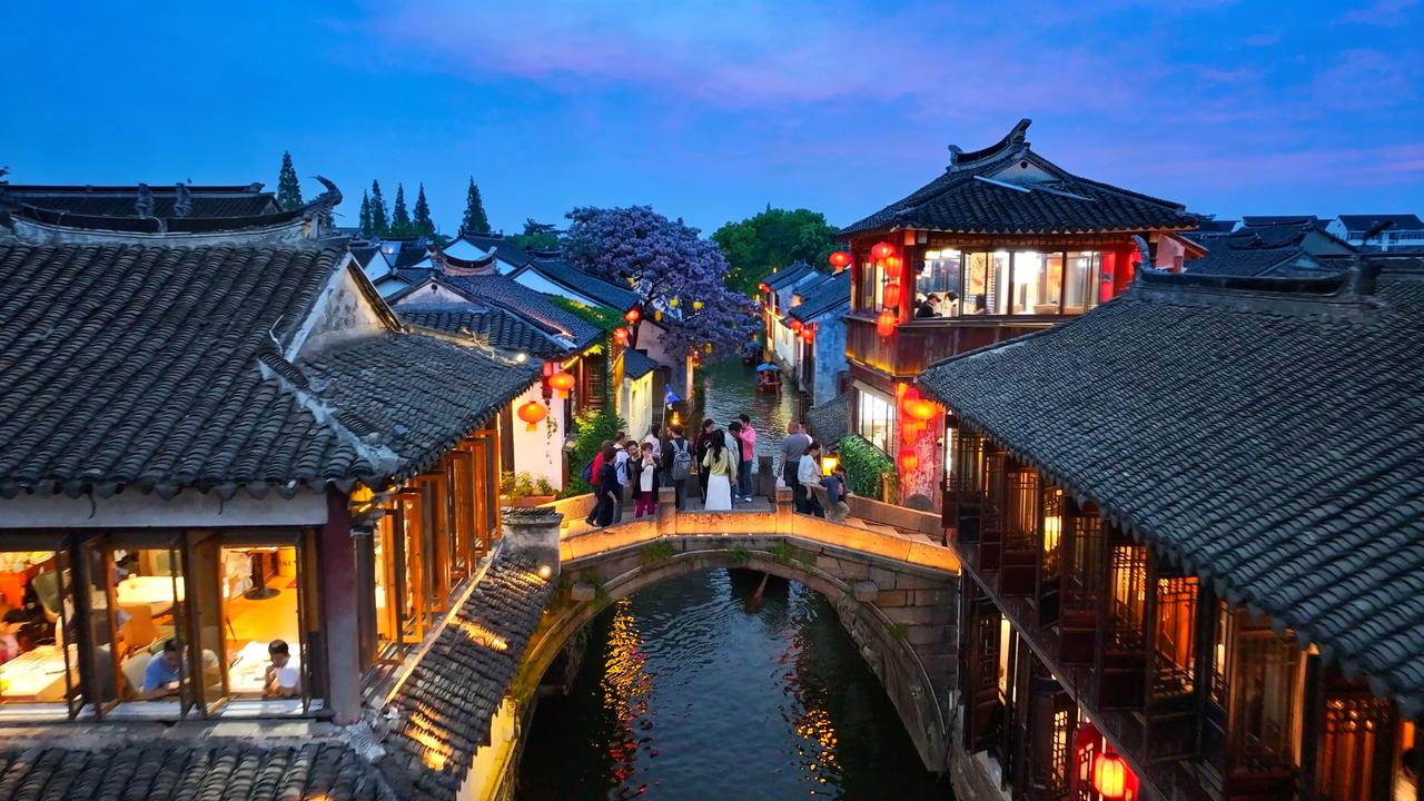 江南古镇不用乱逛，6个就够！因为它们藏着江南水乡全部精髓。最近老郑游玩了很多