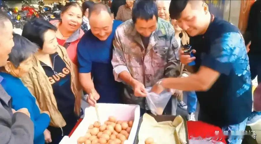上午去市场买菜，听到一个药店的店员，正在和一朋友发牢骚:“刚刚太气了，一个老头去